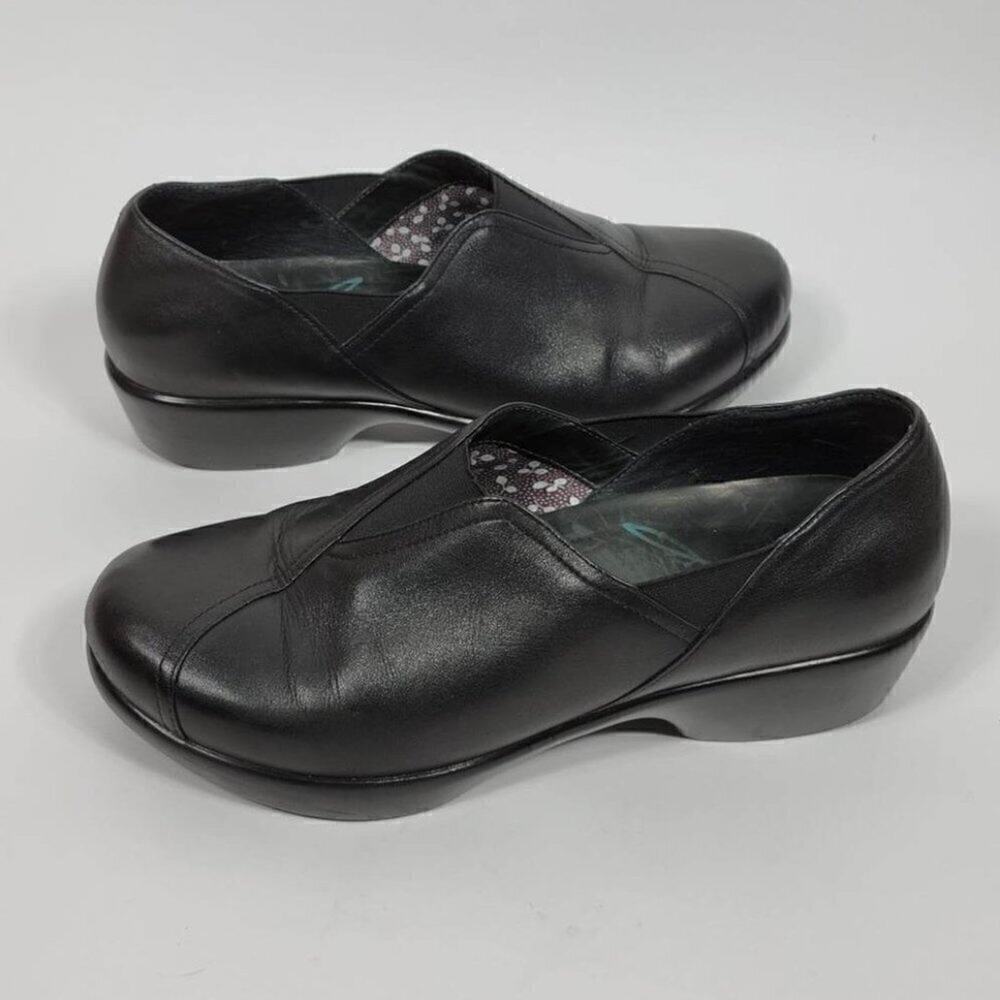 Dansko Black Leather Shoes #153  Size EU 40 (US 9.5-10)
